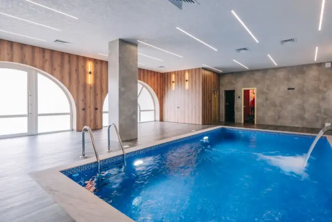 Սպա և փակ լողավազան